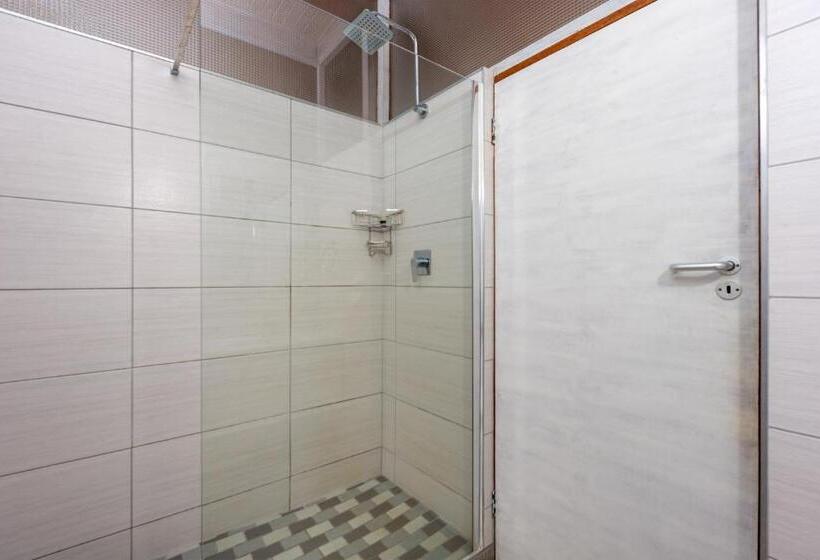 بنسيون Vic Bay Beach House