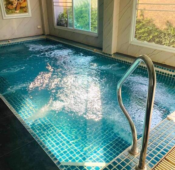 استراحتگاه Tara Spa Ratchaburi