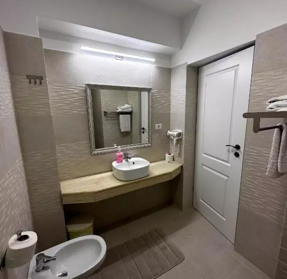 Retkeilymaja Romula Imperial