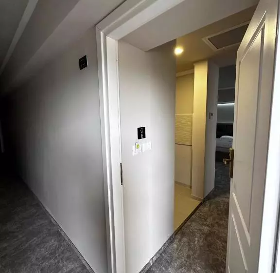 Retkeilymaja Romula Imperial