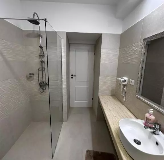 Retkeilymaja Romula Imperial