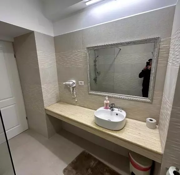 Retkeilymaja Romula Imperial