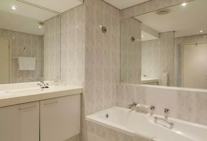 Dolphin Beach Hotel Self Catering Apartments