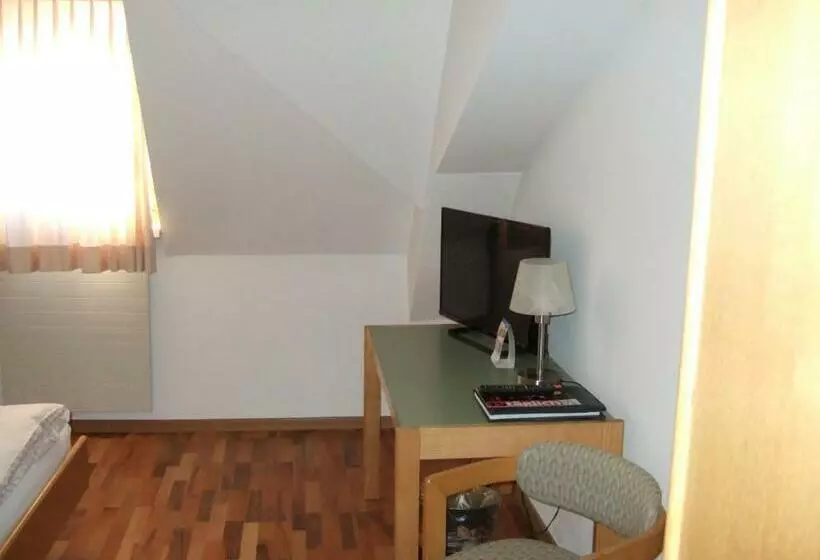 Hotelli Gasthaus Zur Sonne