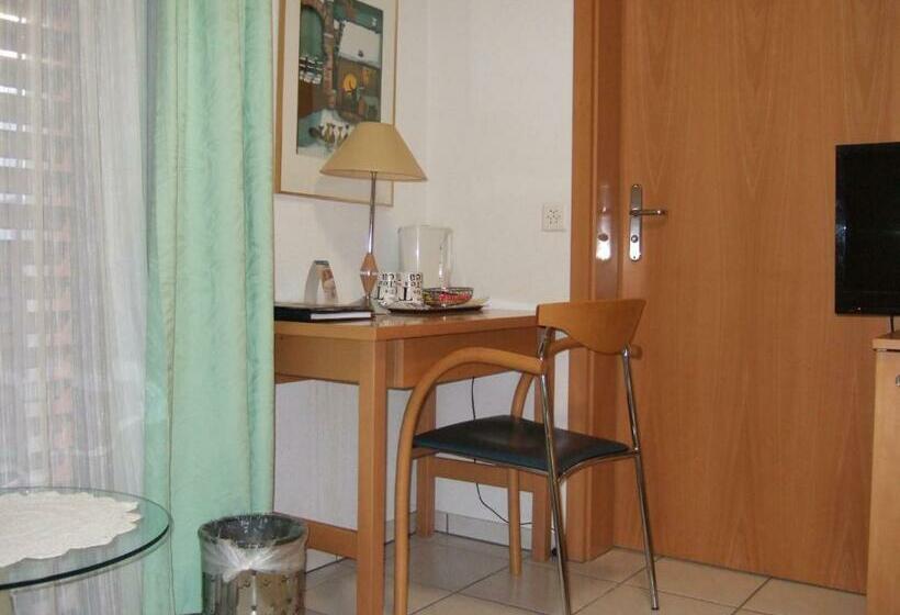 בית מלון כפרי Gasthaus Zur Sonne