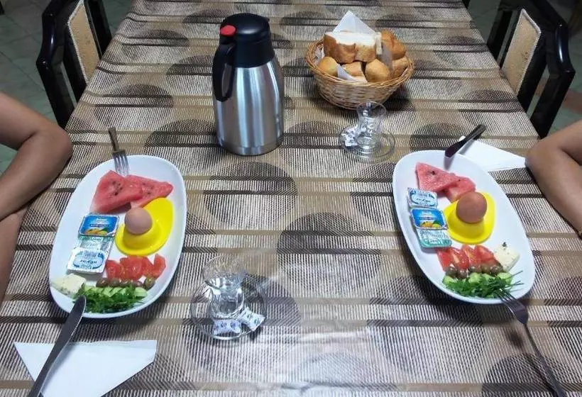 ホテル Kasgar Court