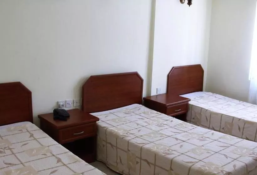 ホテル Kasgar Court