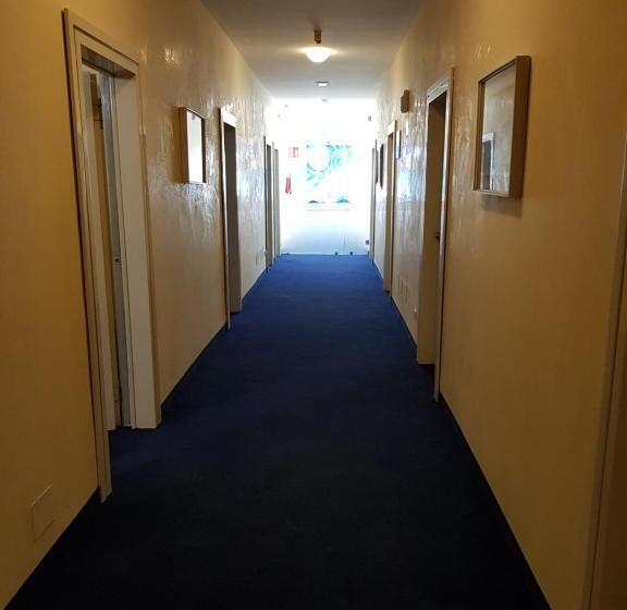 Отель Le Cardinal