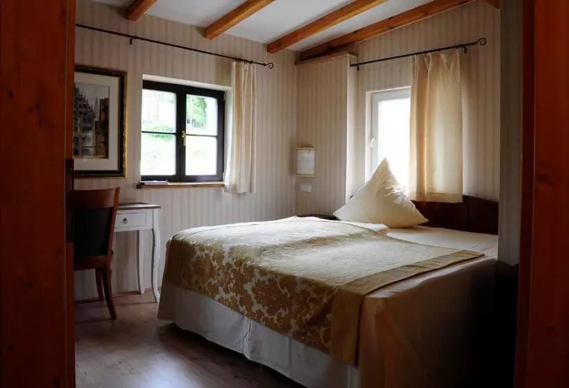 Hotelli Schlossresidenz Heitzenhofen