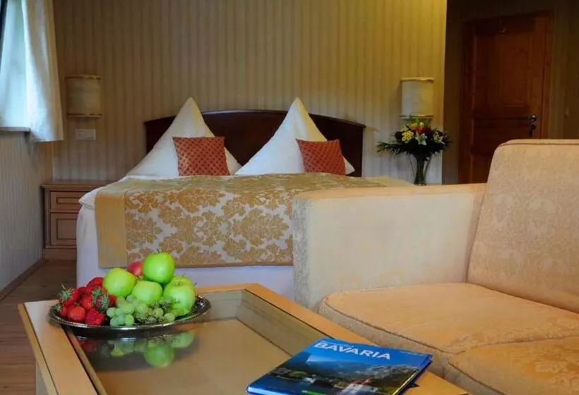 Hotelli Schlossresidenz Heitzenhofen