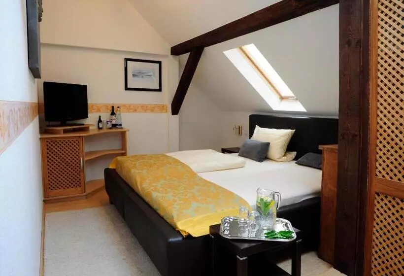 Hotelli Schlossresidenz Heitzenhofen