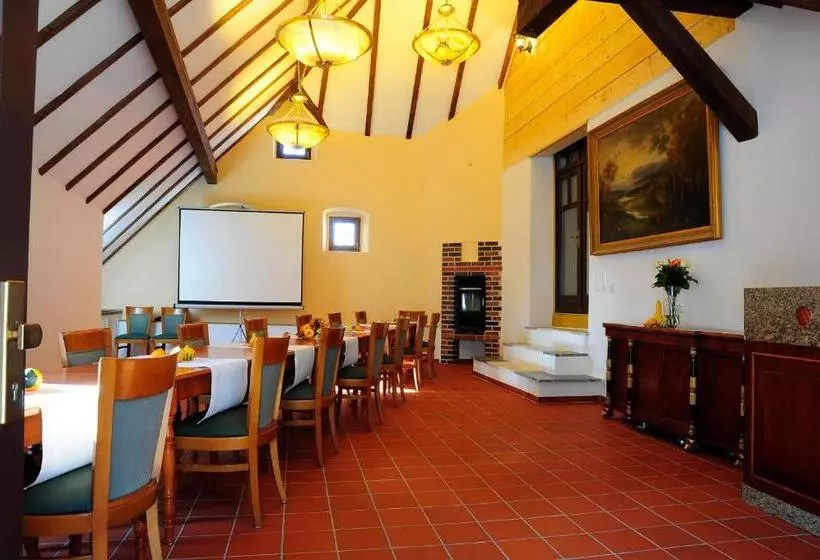 Hotelli Schlossresidenz Heitzenhofen