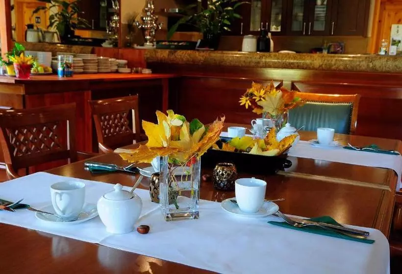 Hotelli Schlossresidenz Heitzenhofen