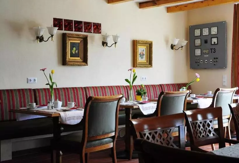 Hotelli Schlossresidenz Heitzenhofen