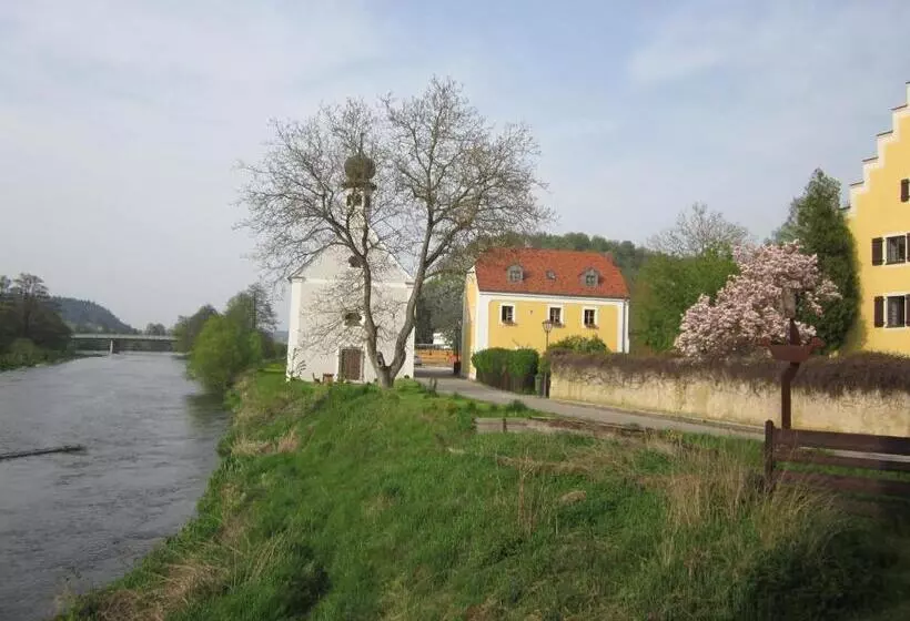Hotelli Schlossresidenz Heitzenhofen