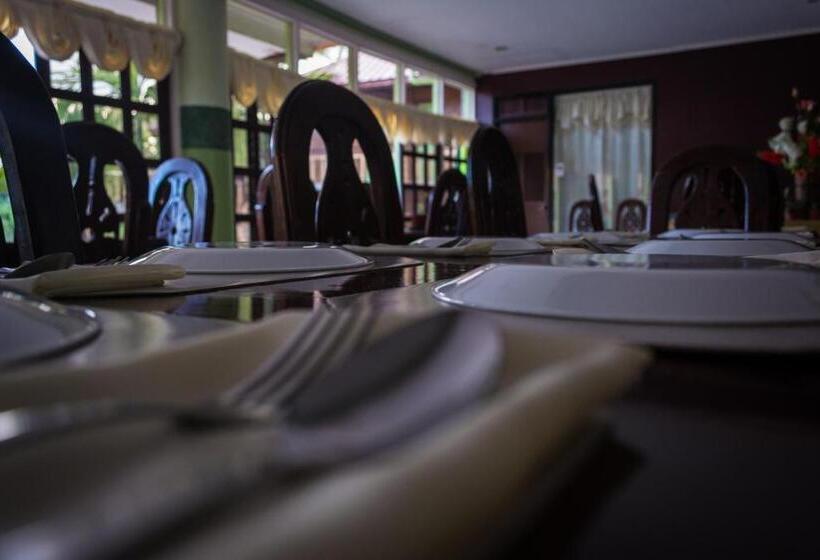 אתר נופש Stefanie Grace Paradise Inn