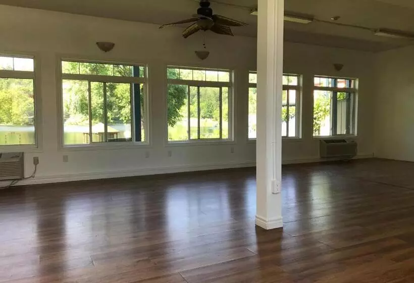 Retkeilymaja The Cove Inn