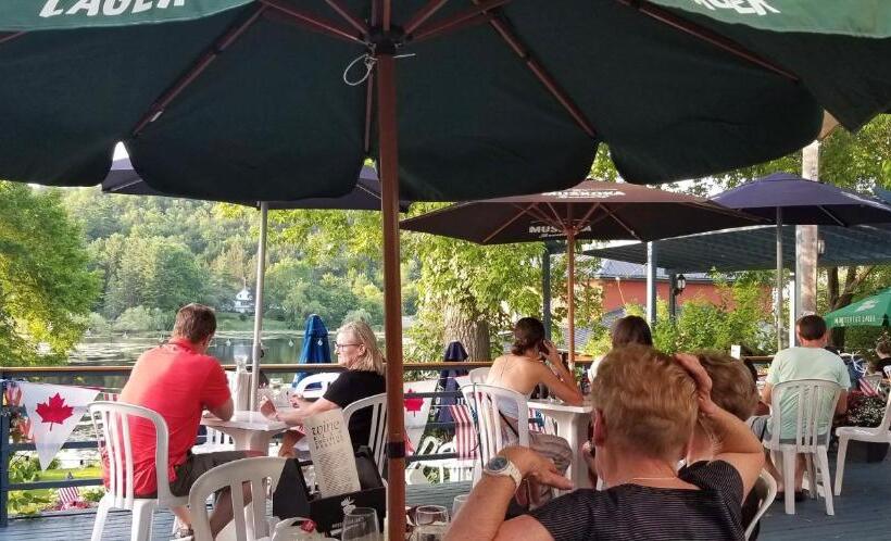 Общежитие The Cove Inn