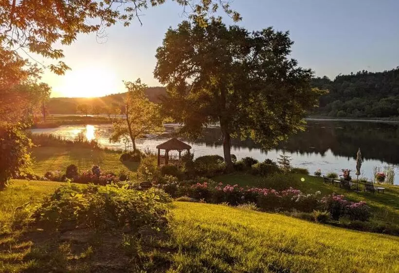 Retkeilymaja The Cove Inn