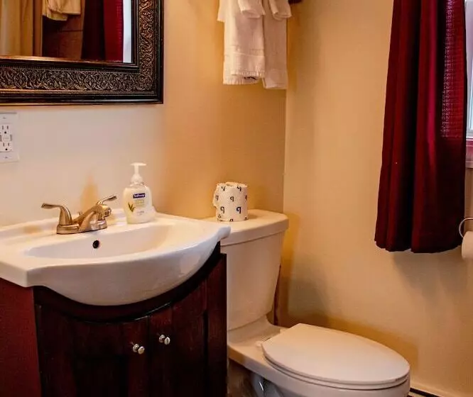 Retkeilymaja The Whitetail And Suites