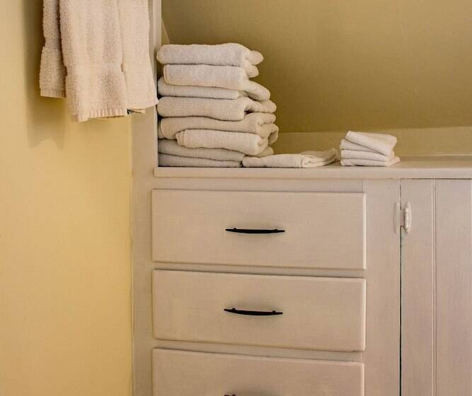 旅馆 The Whitetail And Suites