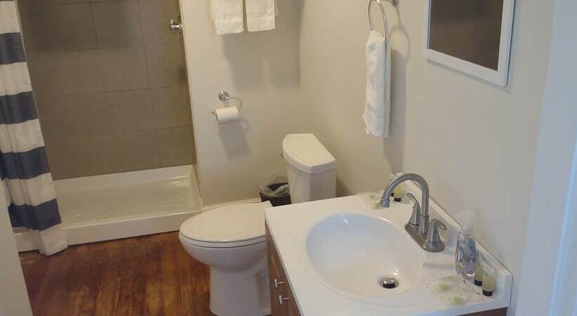 旅馆 The Whitetail And Suites