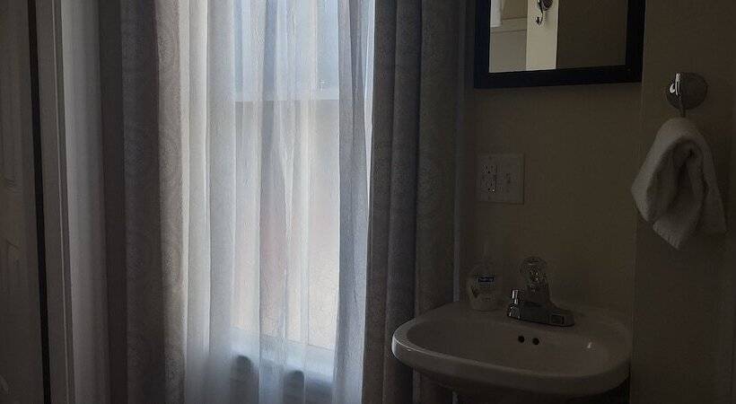 Общежитие The Whitetail And Suites