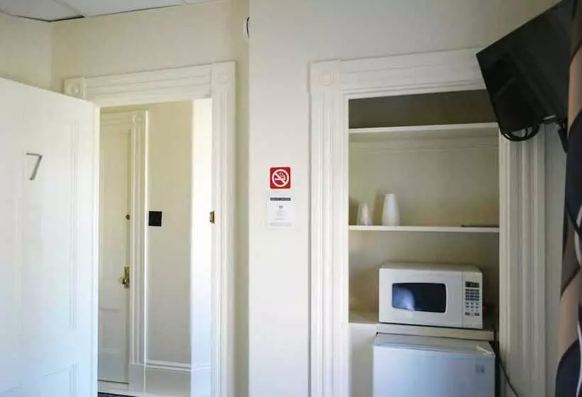 Retkeilymaja The Whitetail And Suites