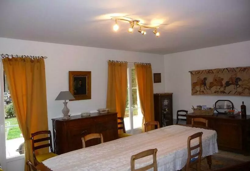 Aamiaismajoitus (B&B) Chambre D Elisabeth à La Ferme
