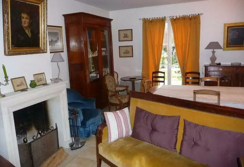 Aamiaismajoitus (B&B) Chambre D Elisabeth à La Ferme
