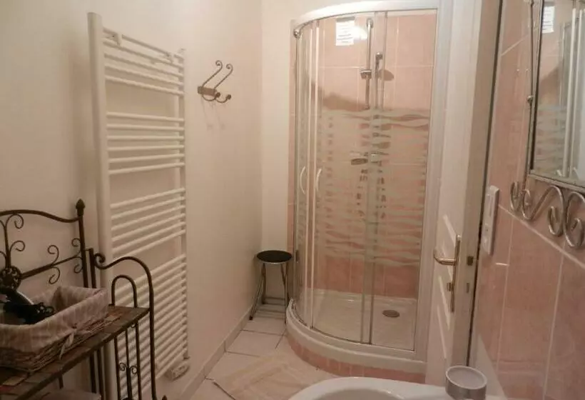 Aamiaismajoitus (B&B) Chambre D Elisabeth à La Ferme