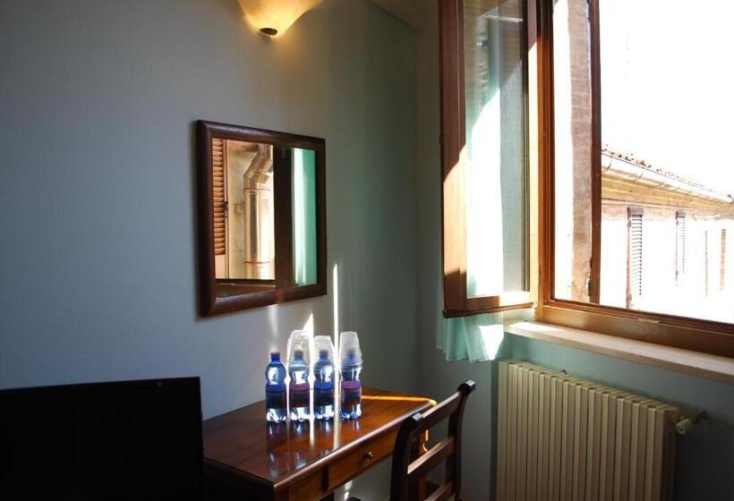 مبيت وإفطار Locanda I Piceni