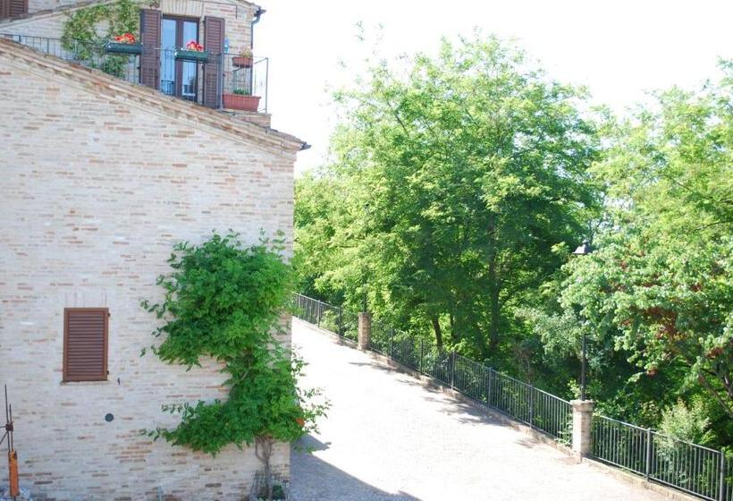 مبيت وإفطار Locanda I Piceni