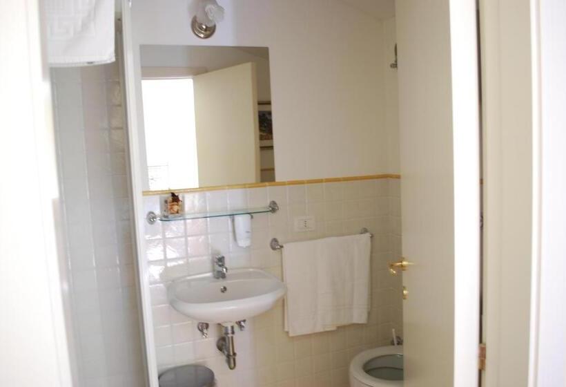 مبيت وإفطار Locanda I Piceni