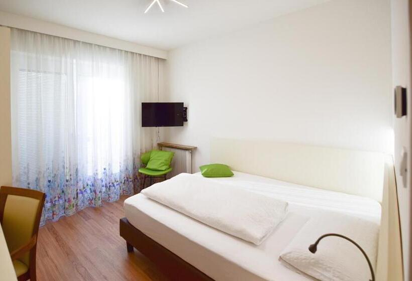 住宿加早餐  Pension Martha