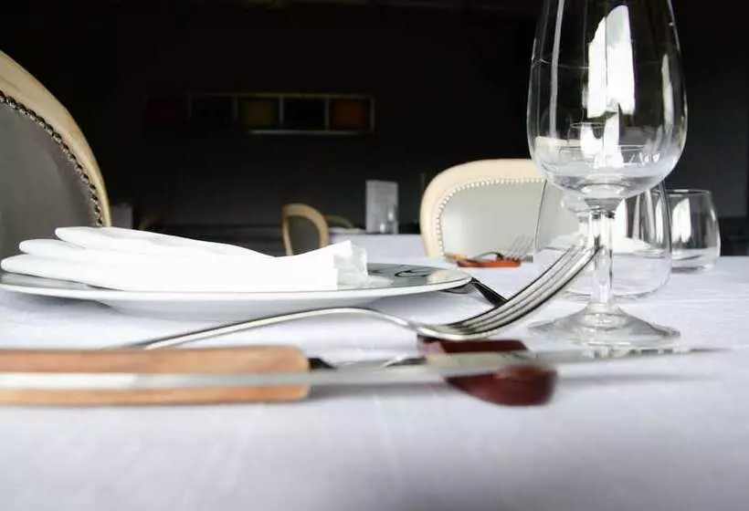 Hotelli Maison Legate Hôtel Le Baudiere & Spa