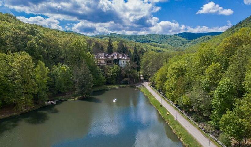 Kőkapu Vadászkastély és Hotel & Apartments