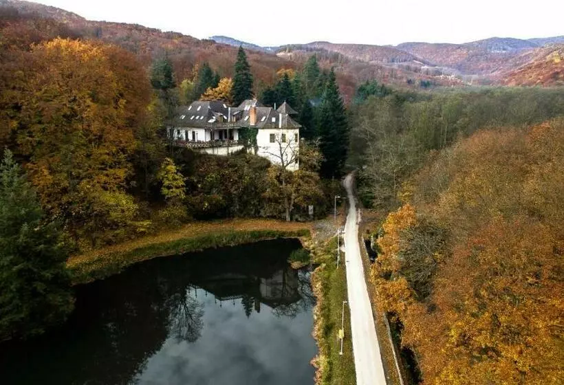 Kőkapu Vadászkastély és Hotel & Apartments