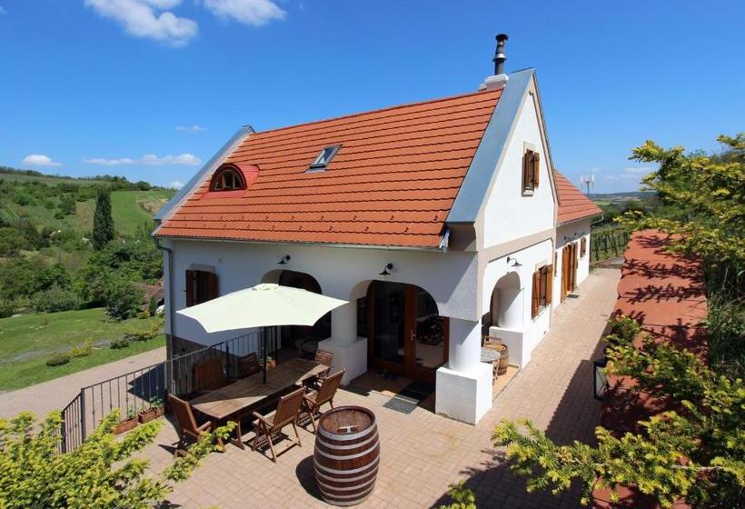 Пансион Red Lion Vendégház