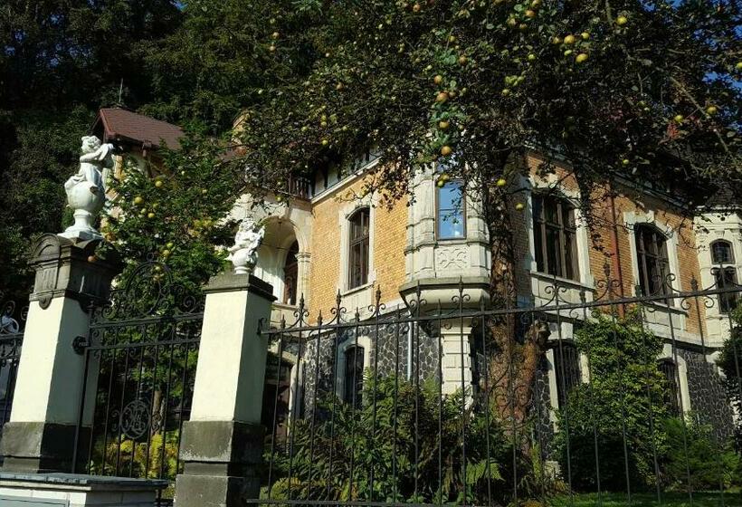 펜션 Romantic Chateau Krasna Lipa