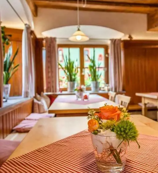 Retkeilymaja Gasthof Schiesl