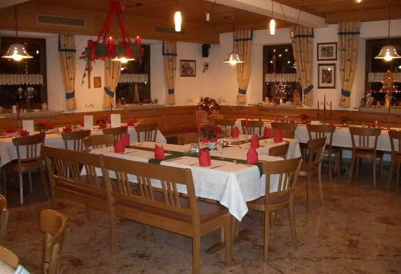 Retkeilymaja Gasthof Zur Krone