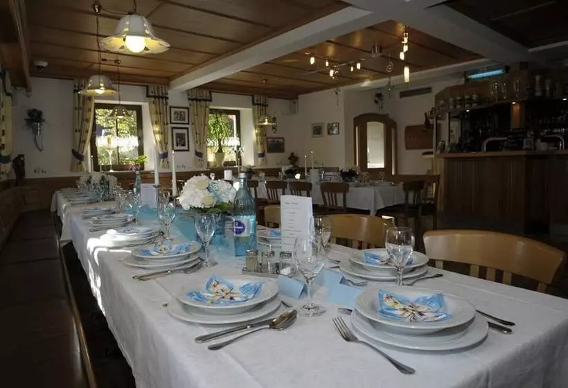 Retkeilymaja Gasthof Zur Krone