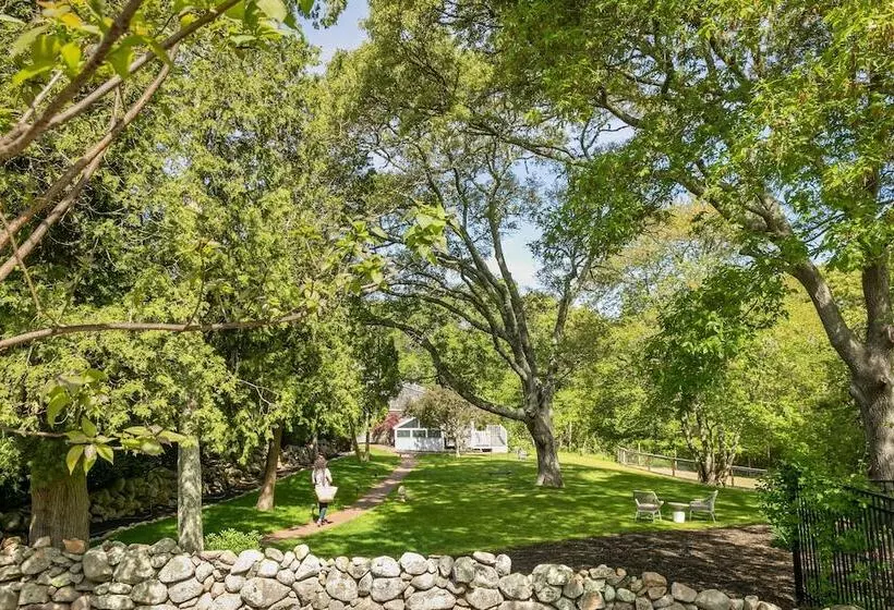 Retkeilymaja Lambert S Cove Inn & Resort