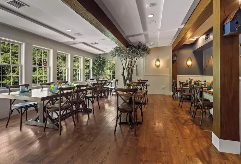 Retkeilymaja Lambert S Cove Inn & Resort