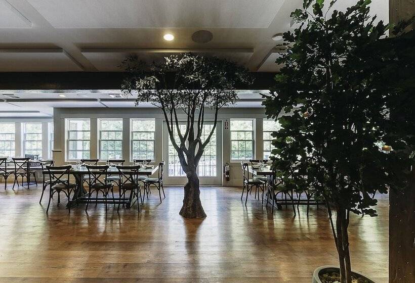 הוסטל Lambert S Cove Inn & Resort