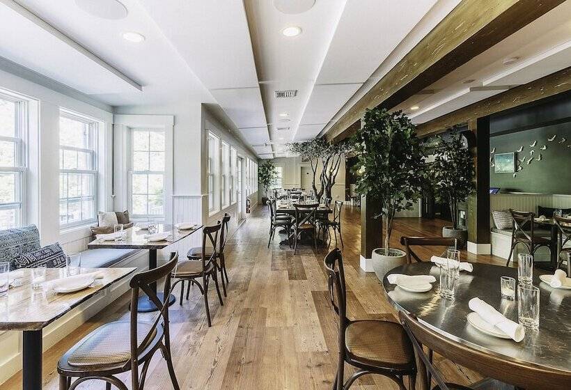 הוסטל Lambert S Cove Inn & Resort