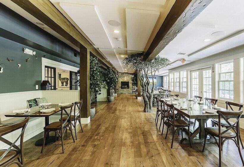 הוסטל Lambert S Cove Inn & Resort