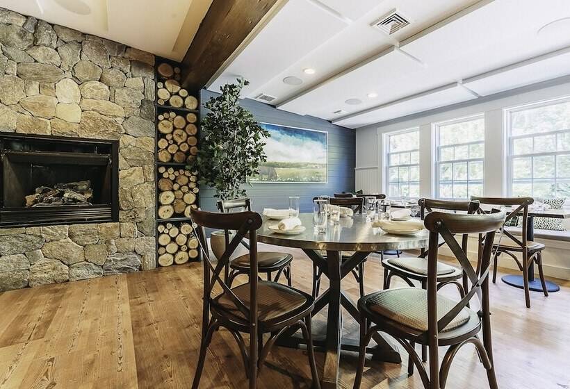 הוסטל Lambert S Cove Inn & Resort