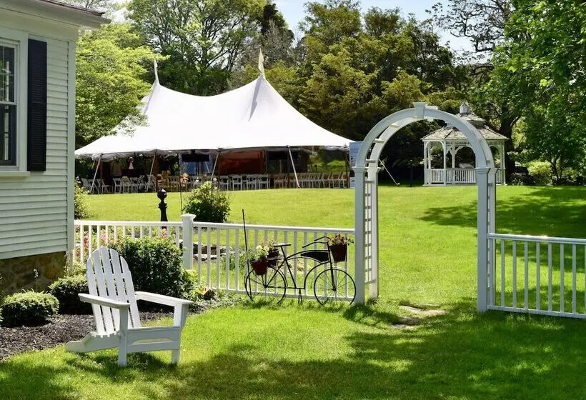 Retkeilymaja Lambert S Cove Inn & Resort